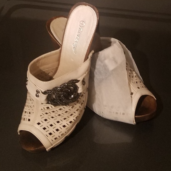 Reneeze Shoes - NEW Accrue Peep-Toe Mules (sz.9)